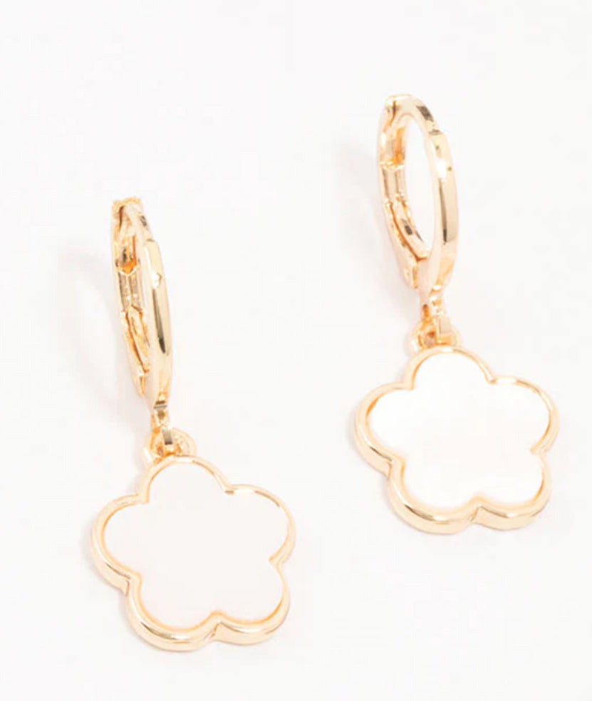 Flower pearl drop earrings